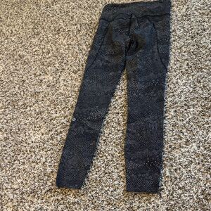 Lululemon black and white patterned leggings